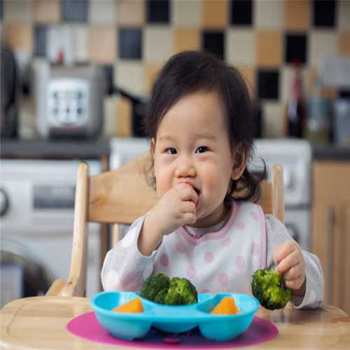 北京供卵代孕指南~哺乳期吃零食对小孩有没有影响